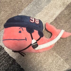 Vineyard Vines stuffed plush whale, hockey NWOT!